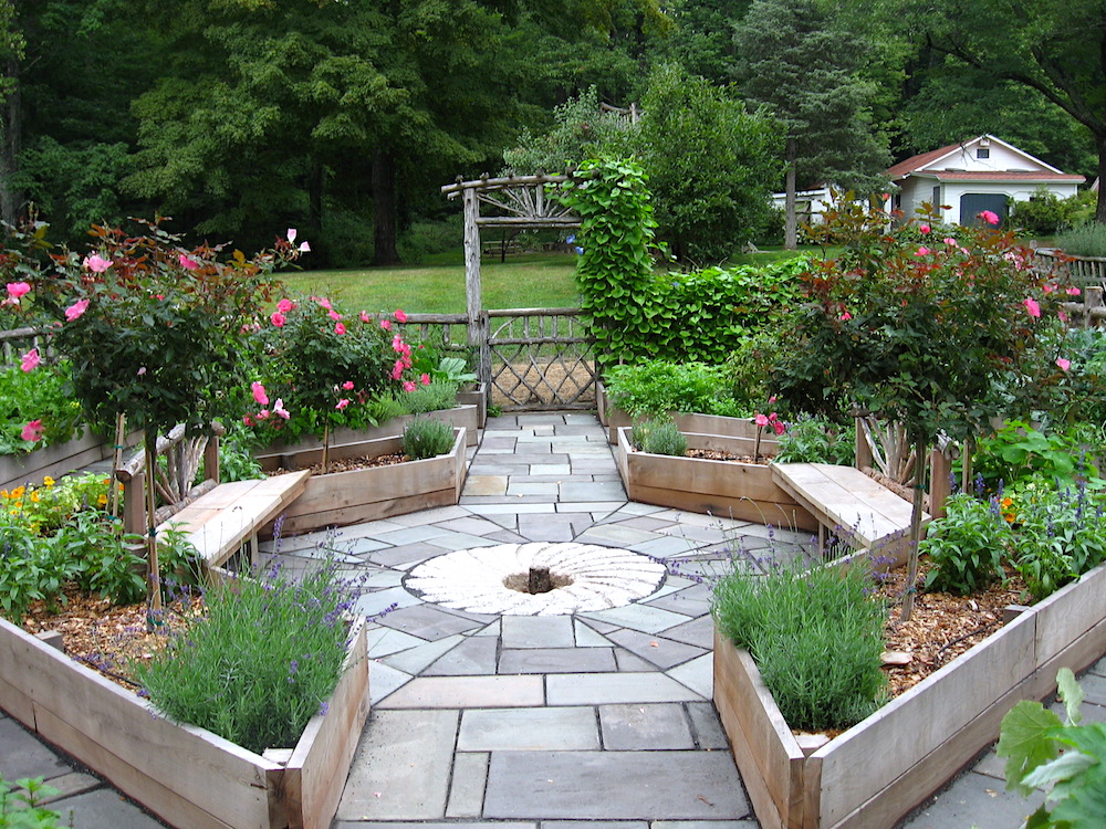 circle path in a garden