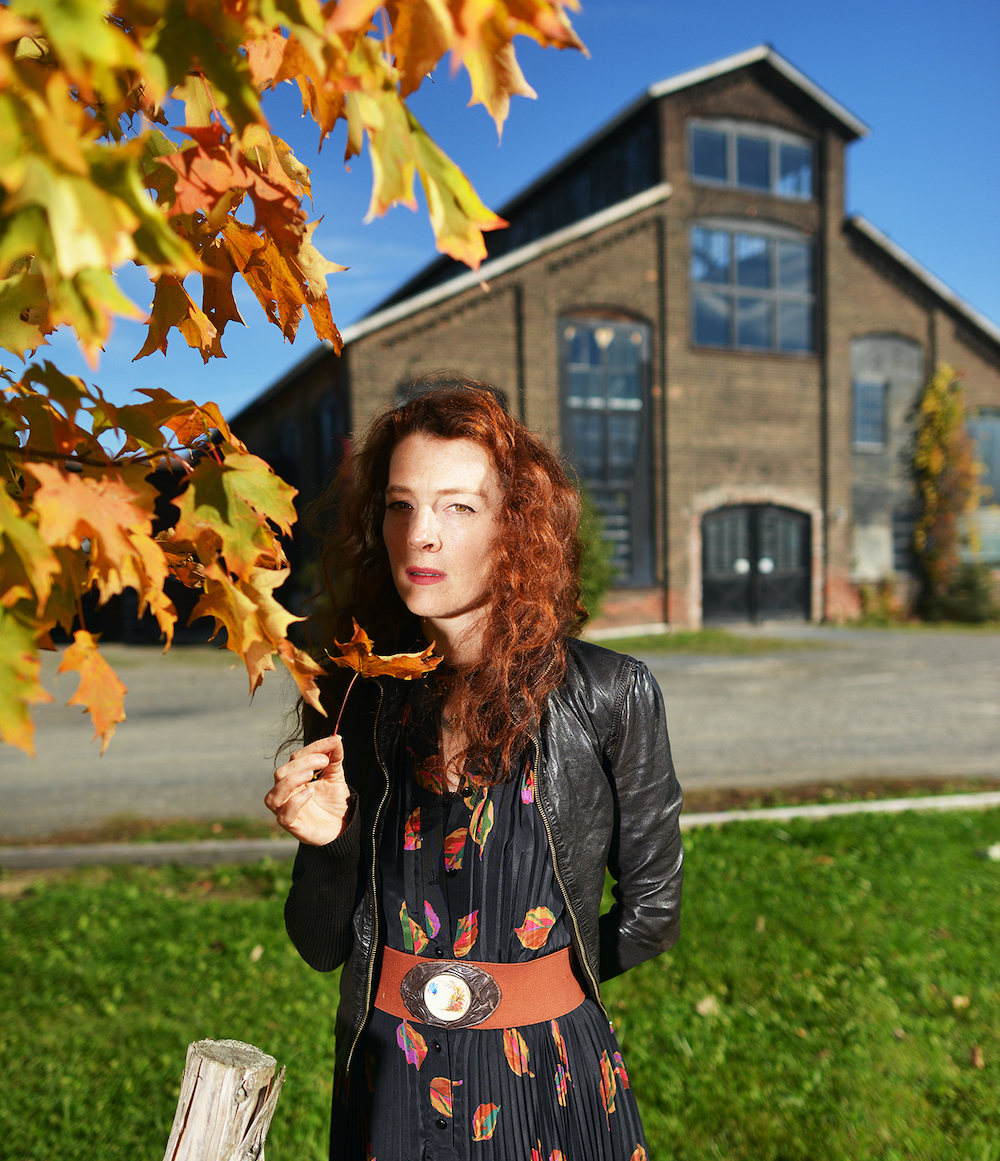 Melissa Auf Der Maur ain front of Baslica Hudson 