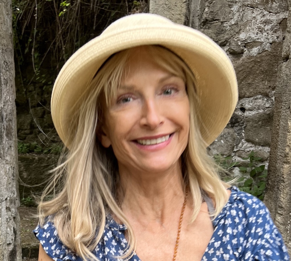 Dyan in a hat