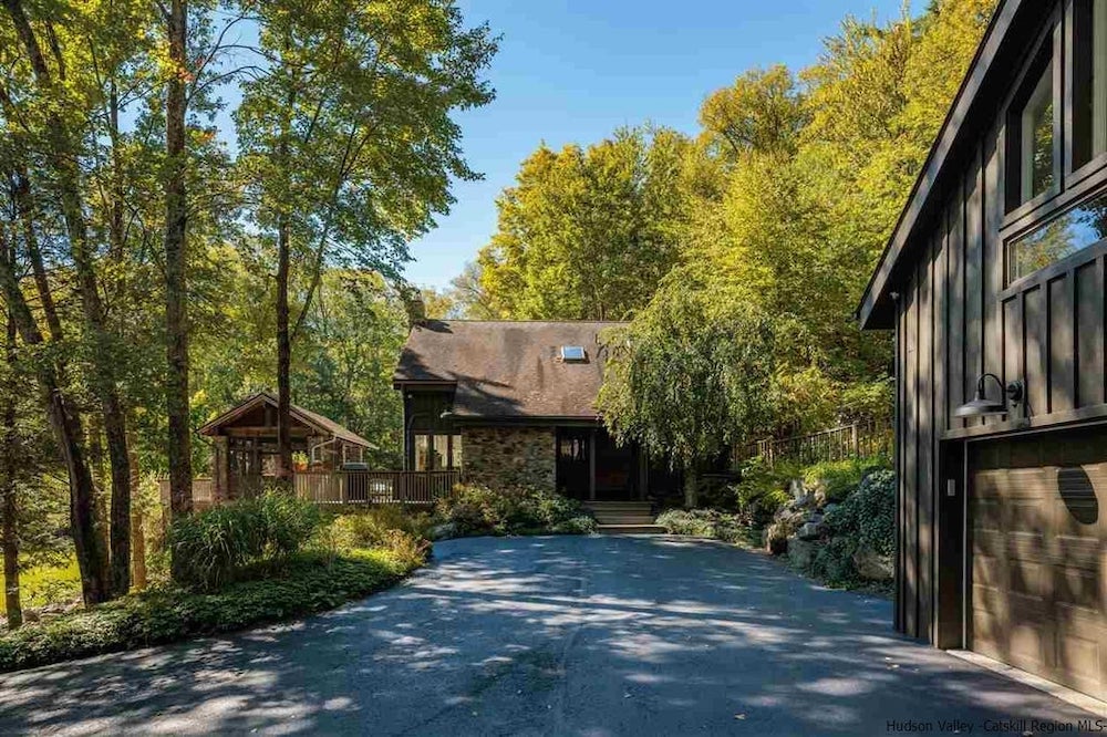 entrance to 249 bone hollow road accord ny