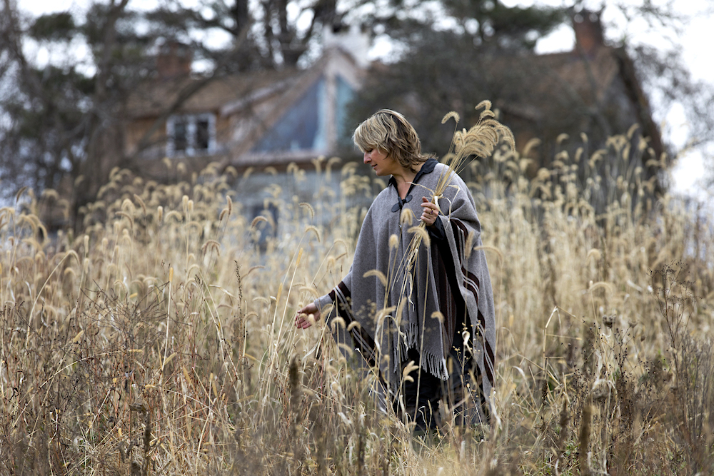 konstanze zeller in field picking grass at 7MTK
