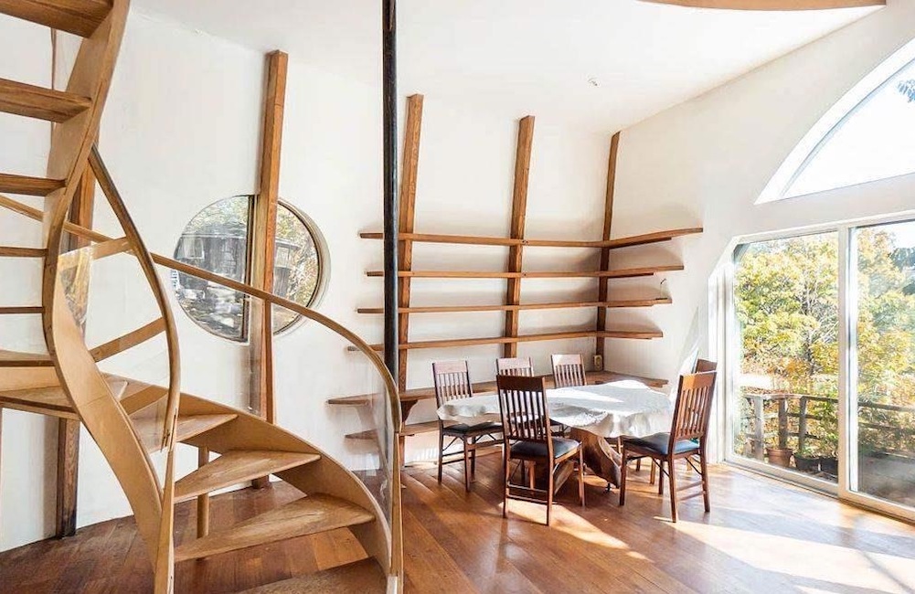 second floor corner in Woodstock NY curved home