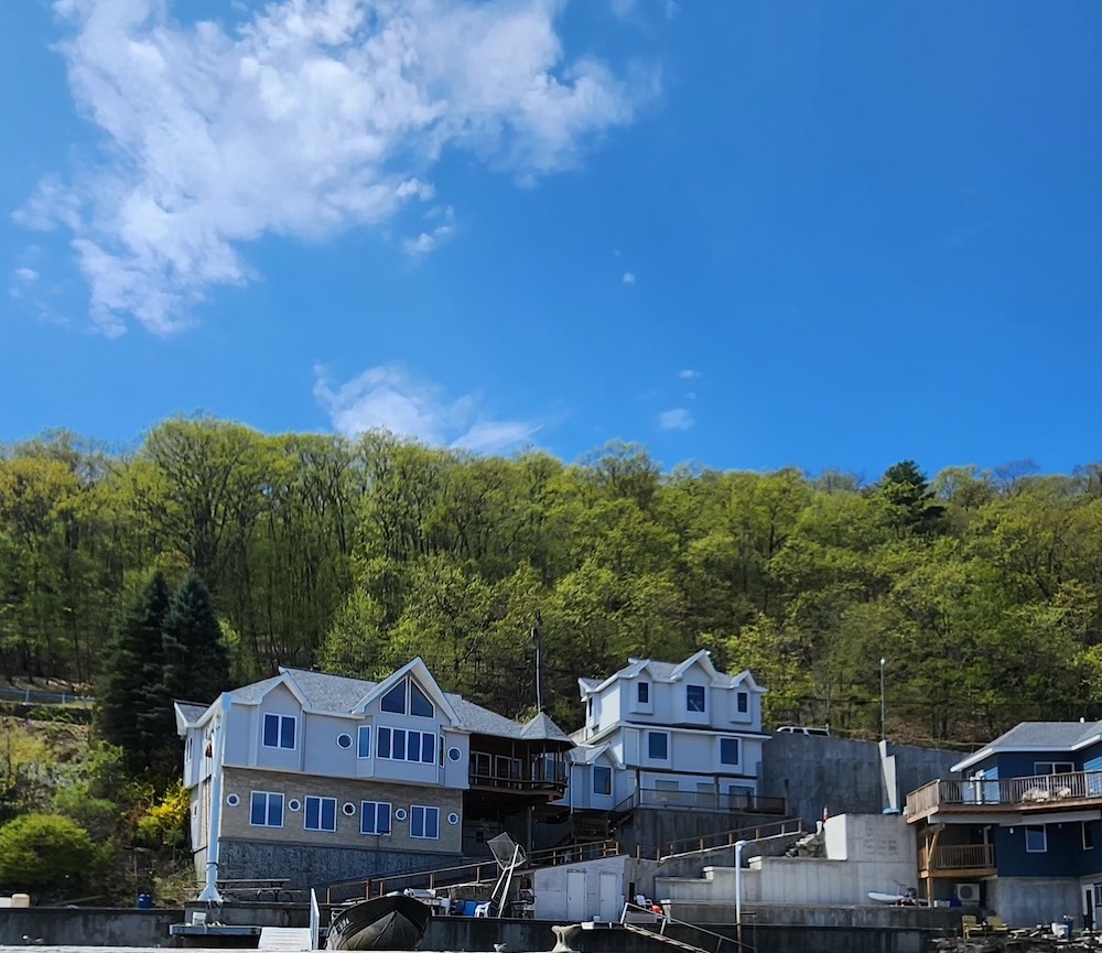Lorrie Morse specializing in Hudson Valley water front properties 