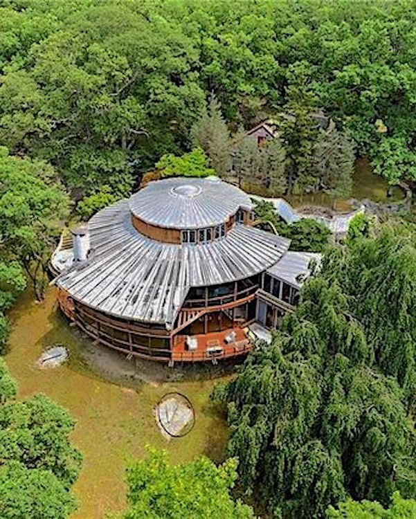 Round Houses and structures in the Hudson Valley